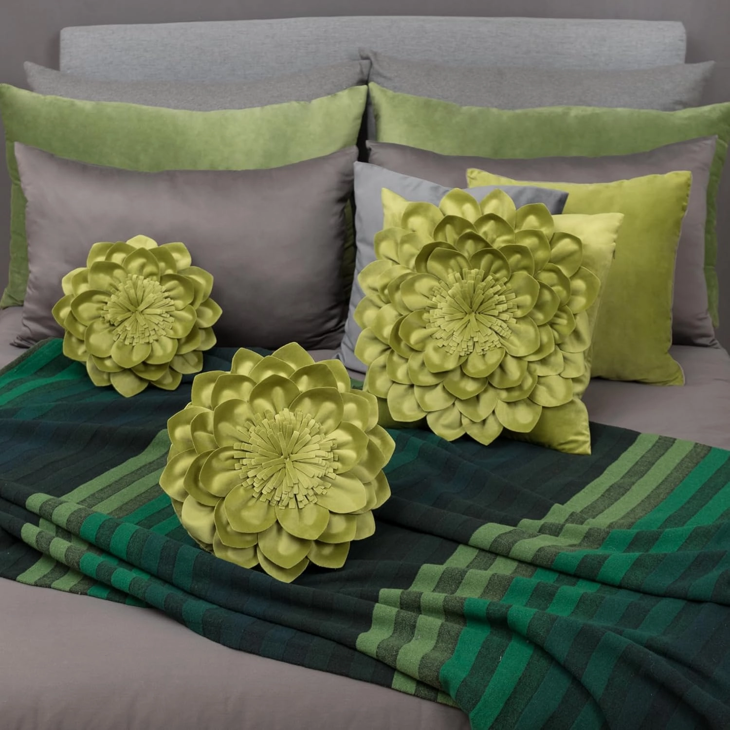 Decorative 3D Flower Throw Pillow Covers Handmade Pillowcases for Sofa Bed Home Room Decor 18 x 18 Inch Green