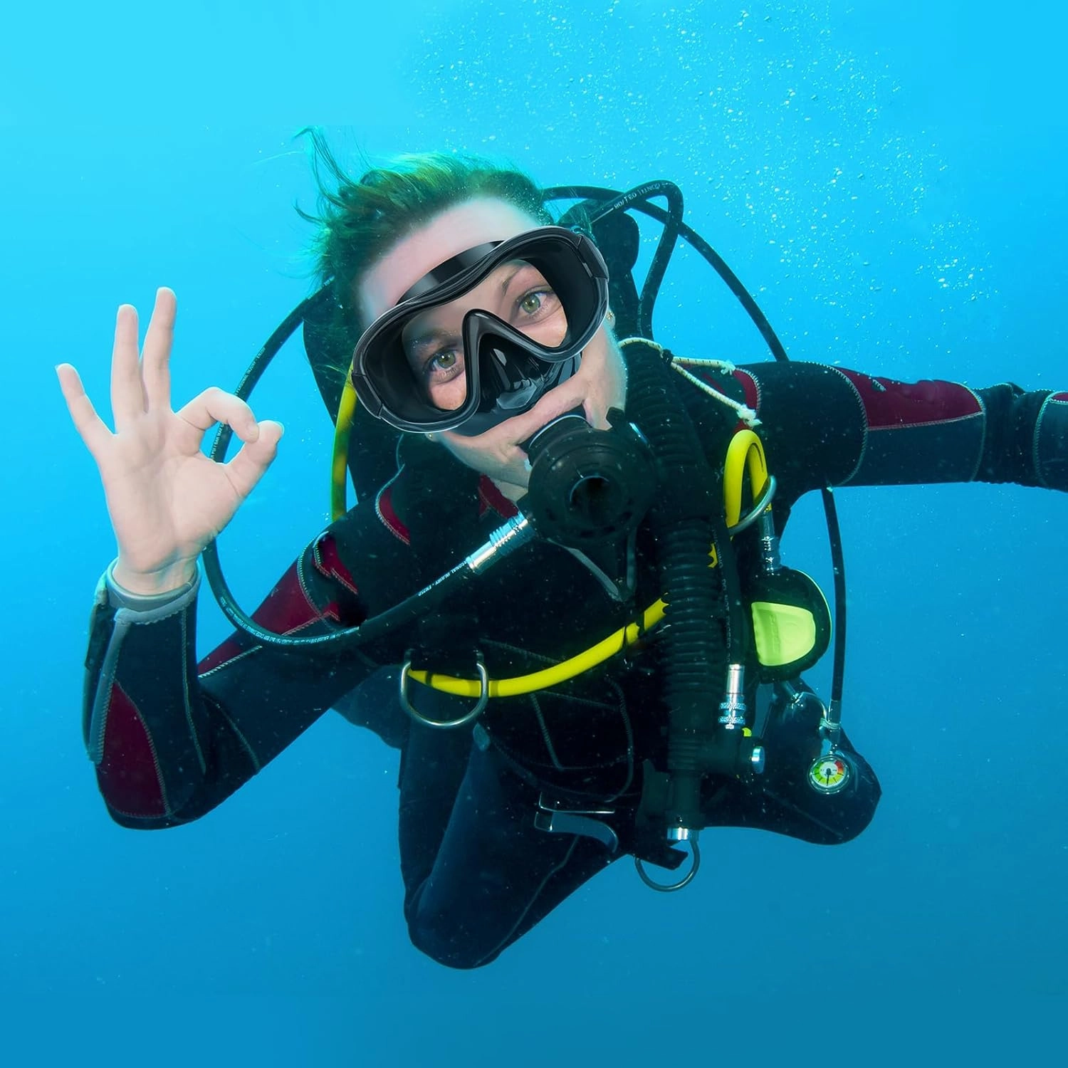Diving Mask , Professional Anti-Fog Snorkel Goggles, Anti-Leak Swim Mask with Soft Adjustable Strap & Mesh Bag, Earplug