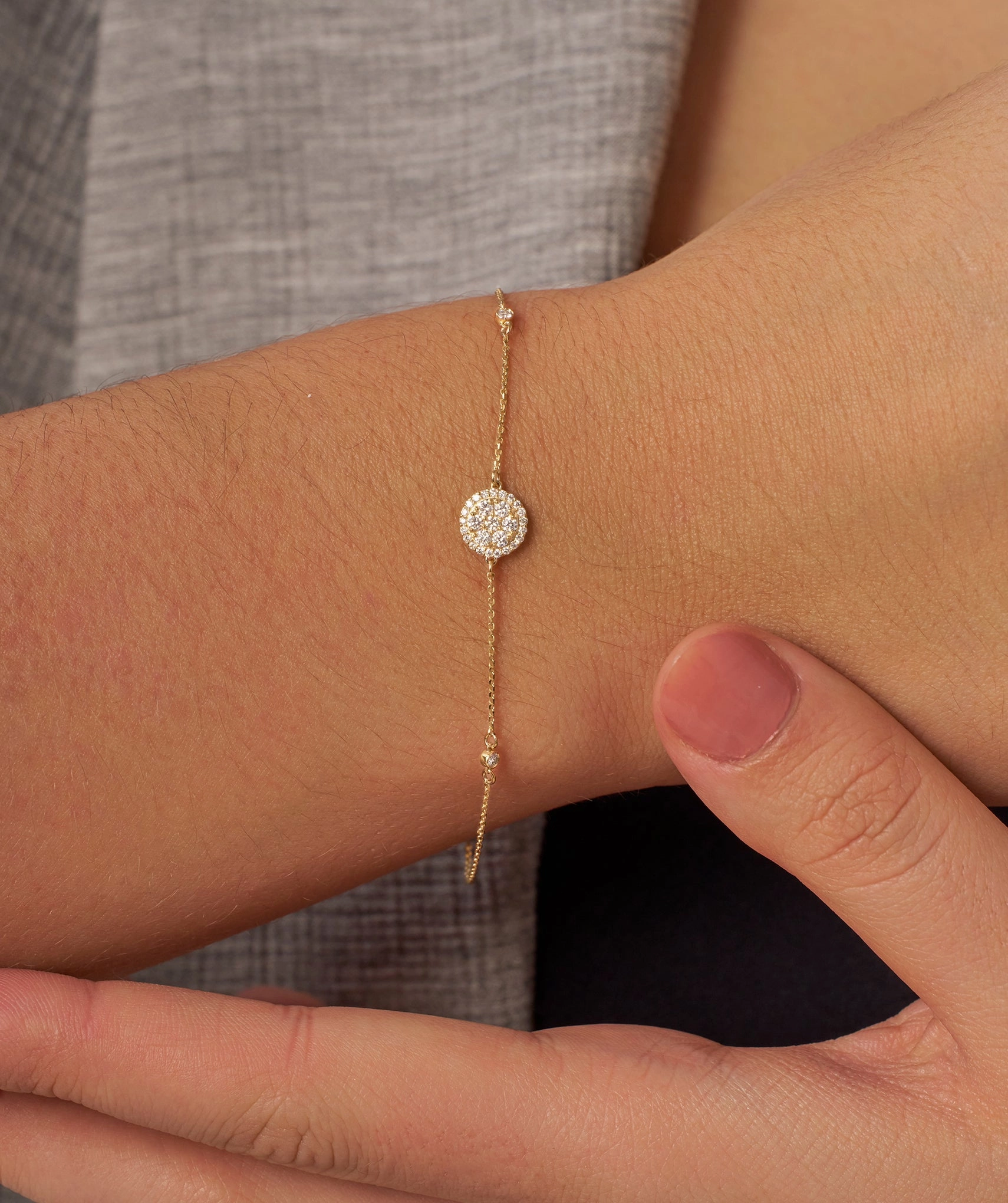 Gleaming Disc Diamond Bracelet