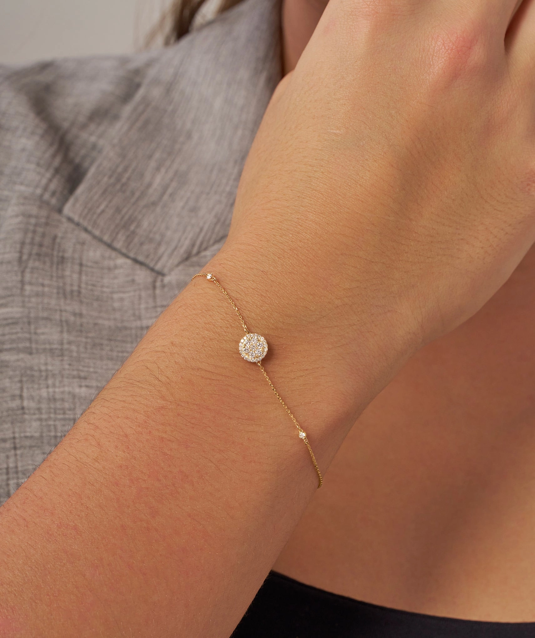 Gleaming Disc Diamond Bracelet
