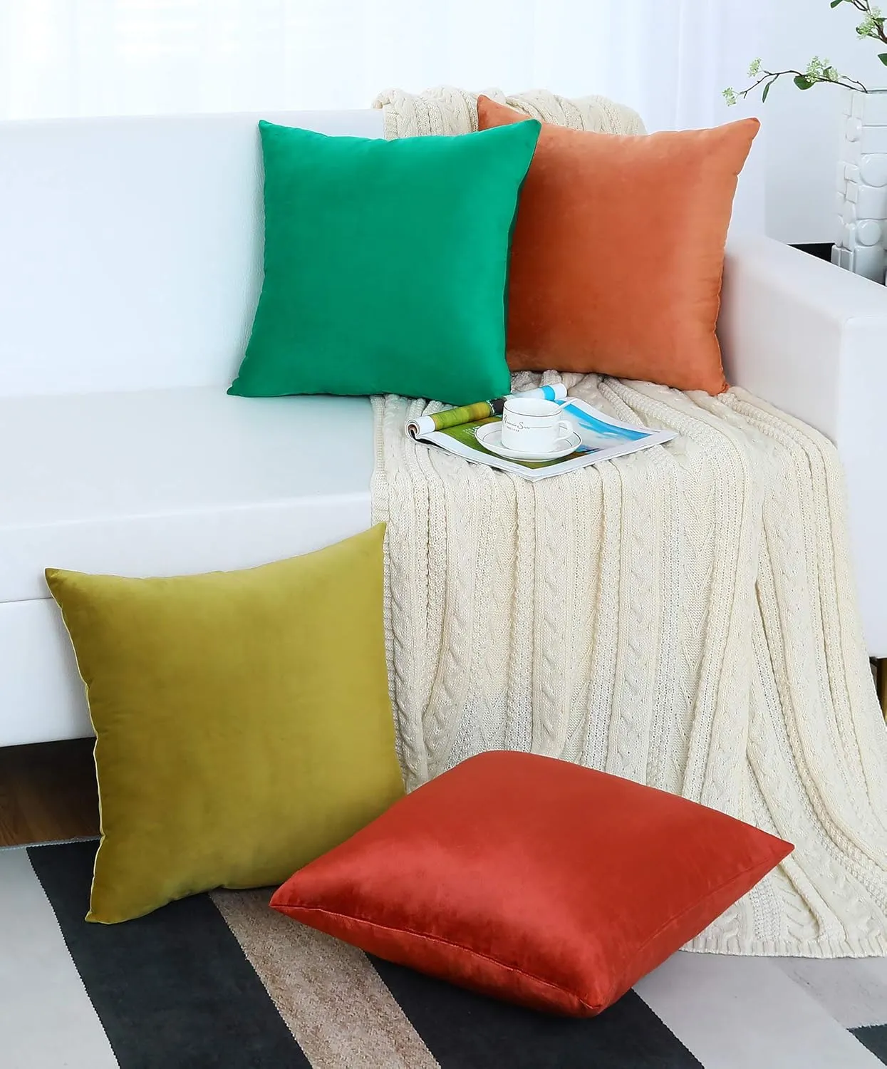Jeneoo Set of 2 Decorative Throw Pillow Covers Soft Velvet Comfy Solid Couch Cushion Cover Decor (Bright Green, 20 x 20 Inches)