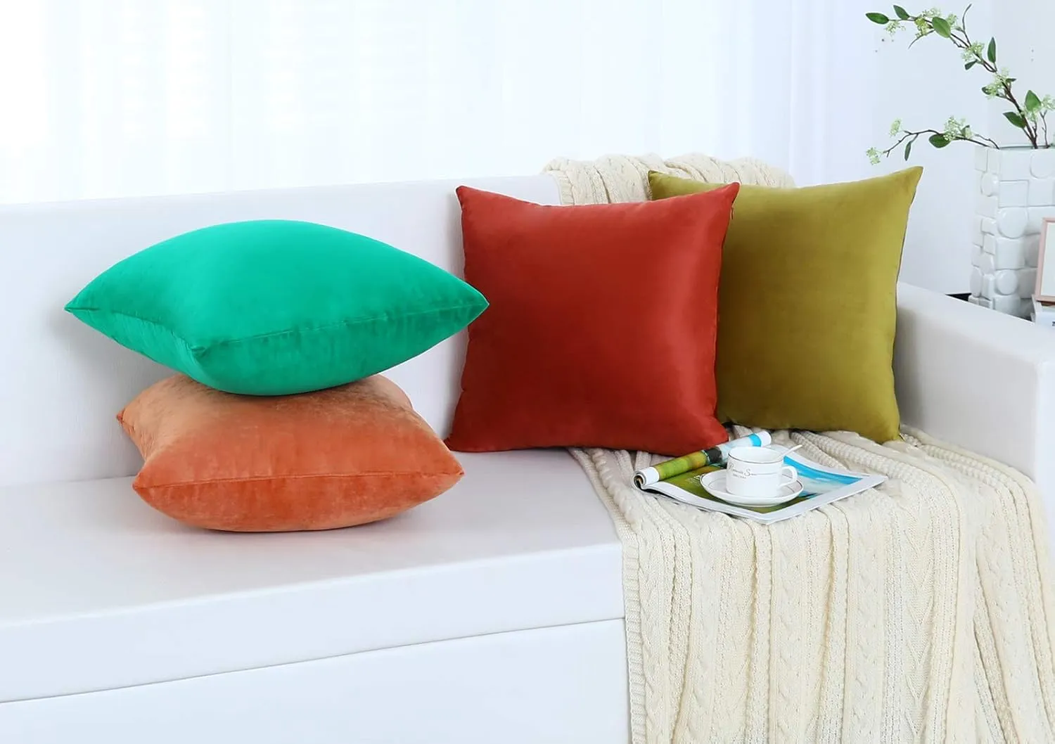 Jeneoo Set of 2 Decorative Throw Pillow Covers Soft Velvet Comfy Solid Couch Cushion Cover Decor (Bright Green, 20 x 20 Inches)
