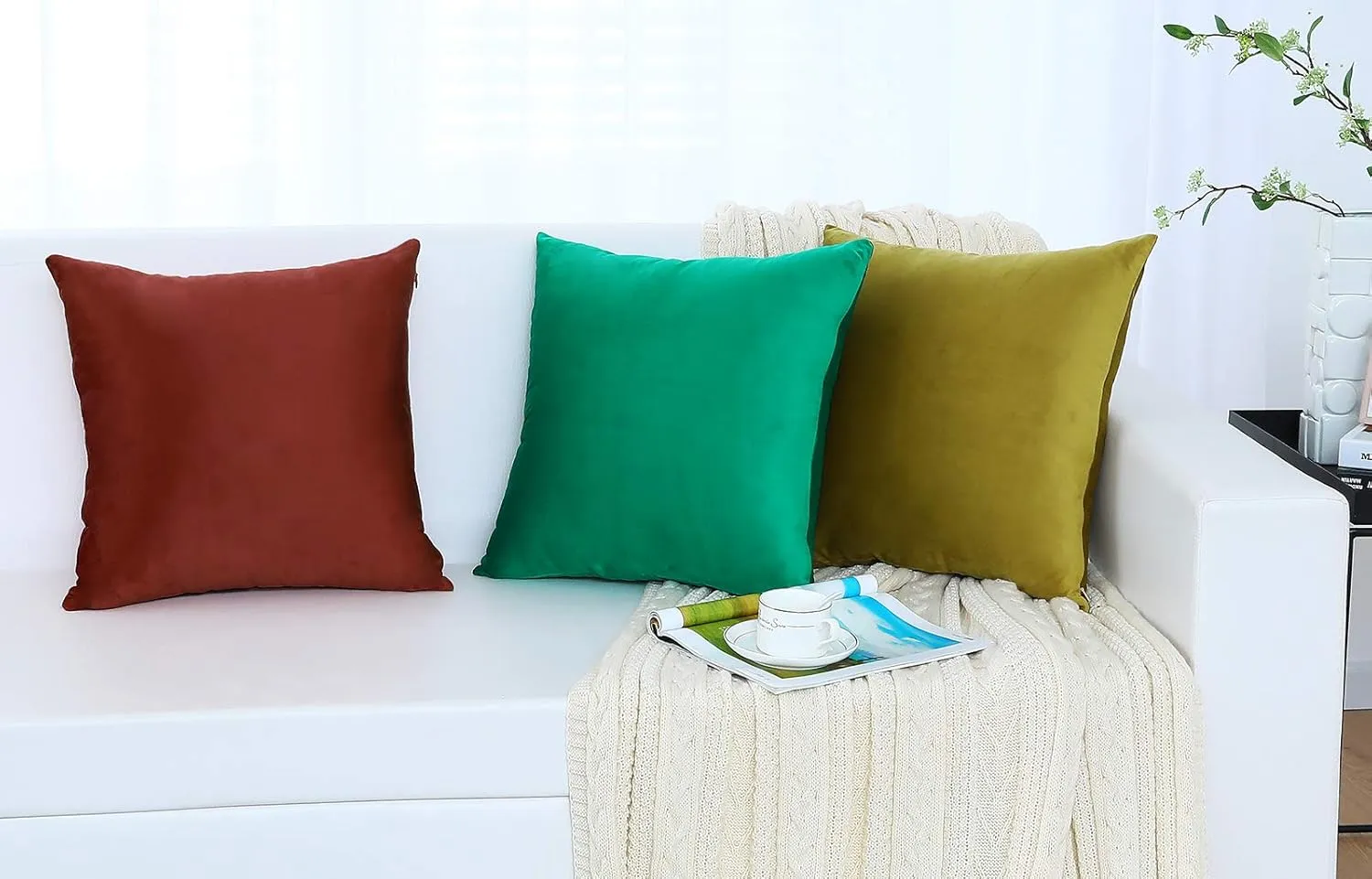 Jeneoo Set of 2 Decorative Throw Pillow Covers Soft Velvet Comfy Solid Couch Cushion Cover Decor (Bright Green, 20 x 20 Inches)