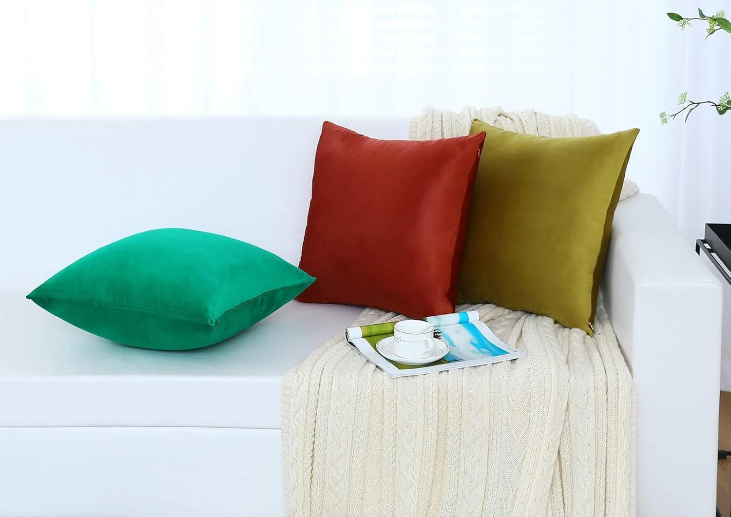 Jeneoo Set of 2 Decorative Throw Pillow Covers Soft Velvet Comfy Solid Couch Cushion Cover Decor (Bright Green, 20 x 20 Inches)