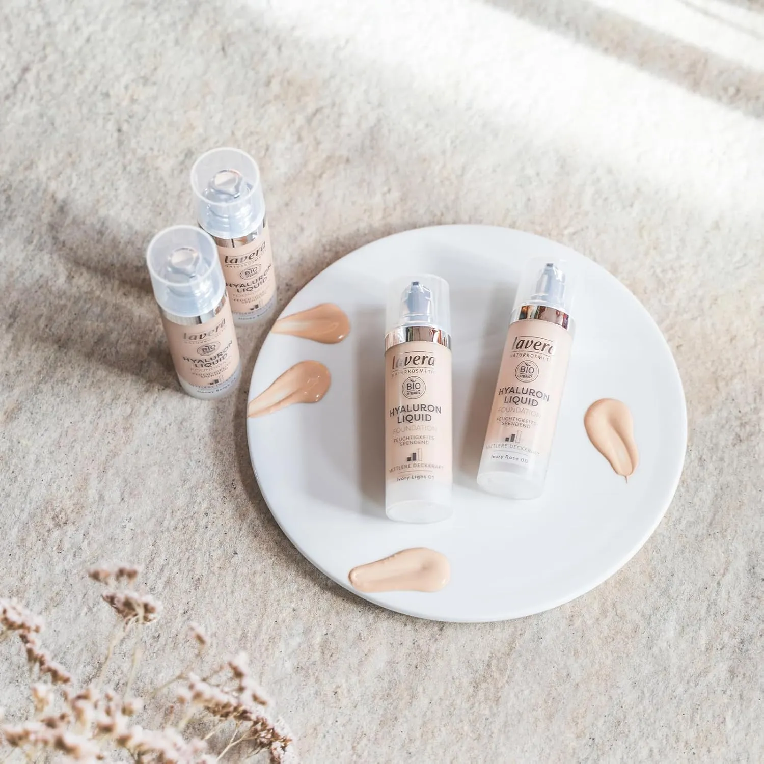 lavera Hyaluron Liquid Foundation - Natural Ivory 01 - Foundation Make Up with Hyaluron & Almond Oil for a Flawless Complexion - Face Make Up - PETA Certified - Vegan - Made in Germany - 1 Fl Oz