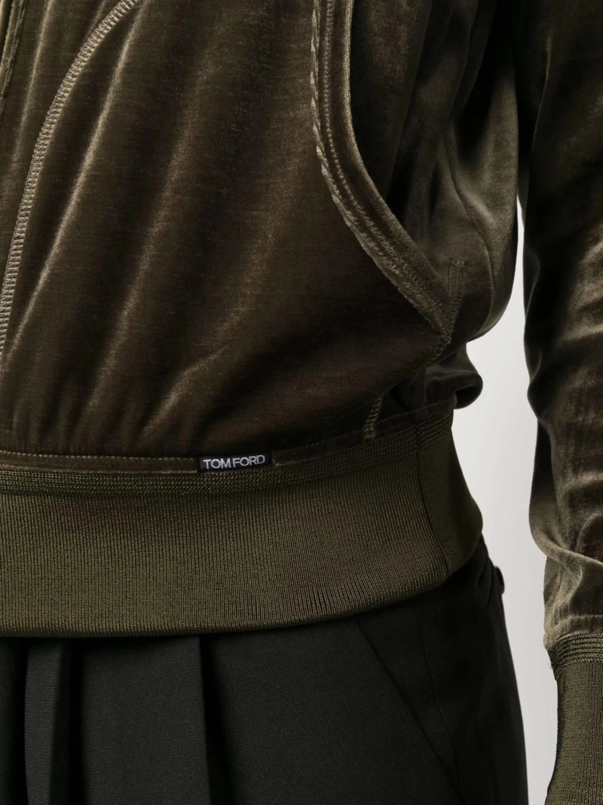 Outstanding hooded jacket International coverage full-zip
