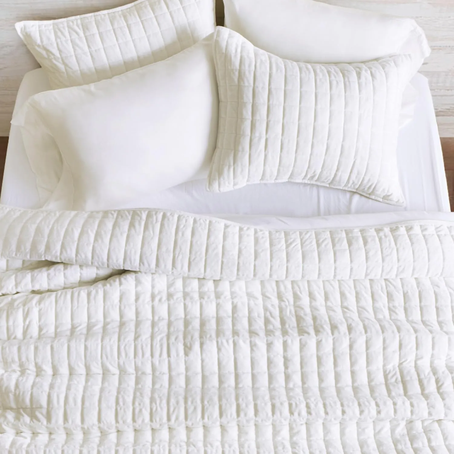 RECYCO Luxury Velvet Quilt Set King Size Bedding Sets, Ultra Soft Velvet Comforter Set, Lightweight Channel Box Stitch Oversized Bedspread Coverlet for All Season, with 2 Shams, Bright White
