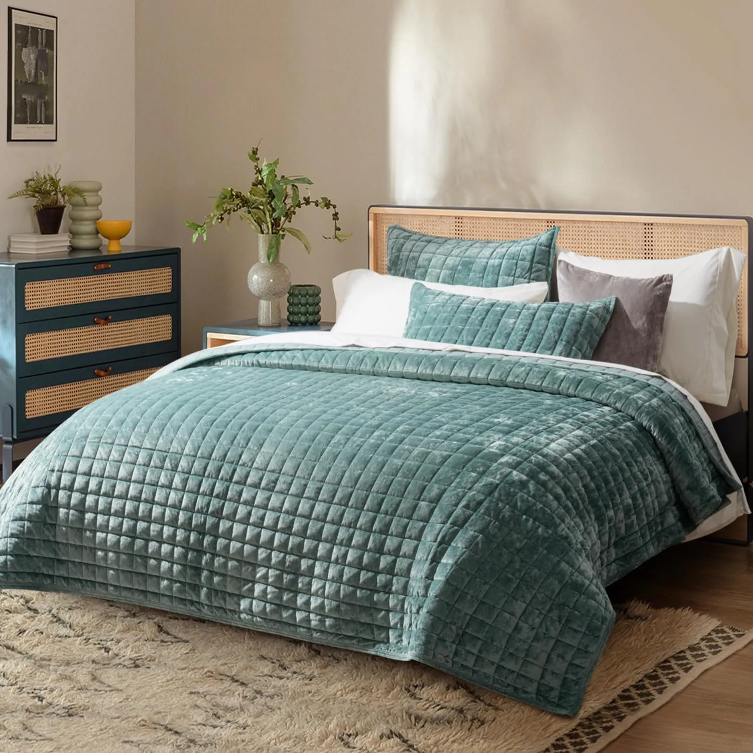 RECYCO Luxury Velvet Quilt Set King Size, Lightweight Velvet Comforter Set, Oversized Bedspread Coverlet Quilted Bedding Set, with 2 Matching Pillow Shams, for All Season, Aqua Green