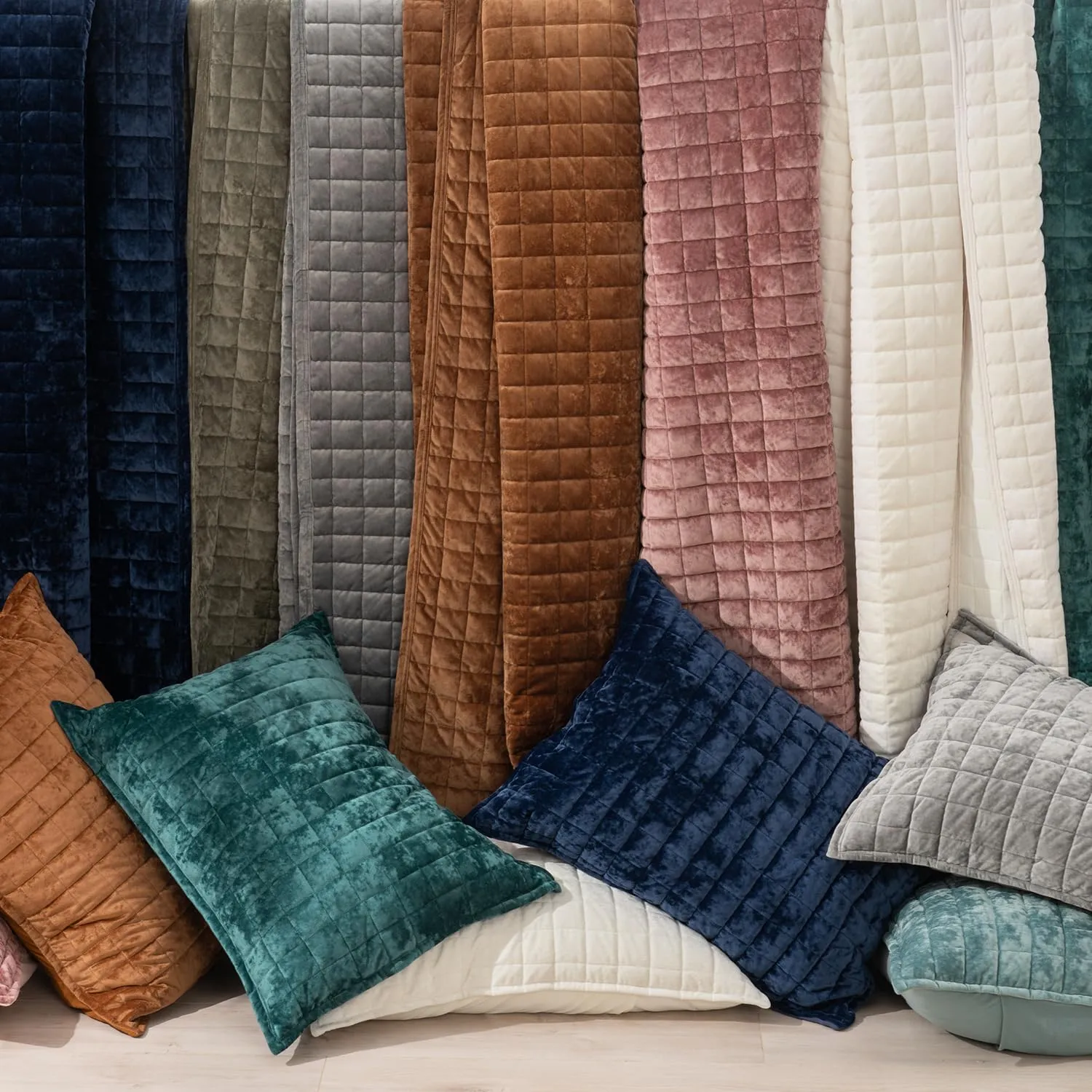 RECYCO Luxury Velvet Quilt Set King Size, Lightweight Velvet Comforter Set, Oversized Bedspread Coverlet Quilted Bedding Set, with 2 Matching Pillow Shams, for All Season, Cream White