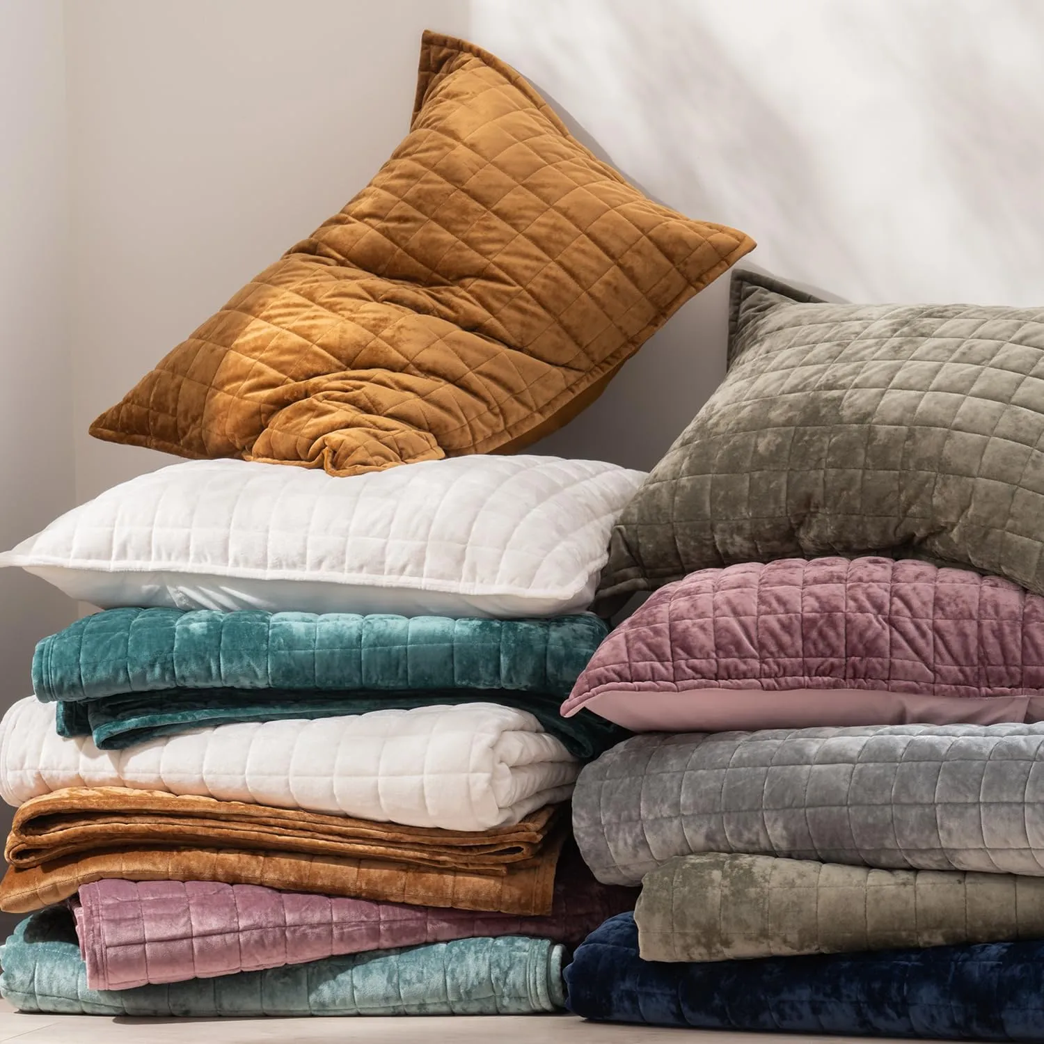RECYCO Luxury Velvet Quilt Set King Size, Lightweight Velvet Comforter Set, Oversized Bedspread Coverlet Quilted Bedding Set, with 2 Matching Pillow Shams, for All Season, Gray