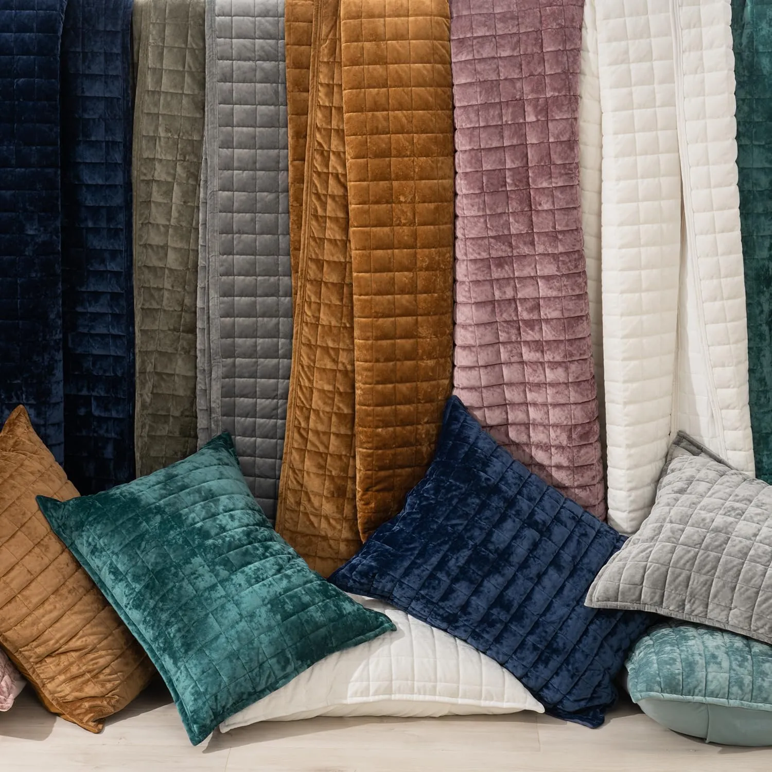RECYCO Luxury Velvet Quilt Set King Size, Lightweight Velvet Comforter Set, Oversized Bedspread Coverlet Quilted Bedding Set, with 2 Matching Pillow Shams, for All Season, Gray