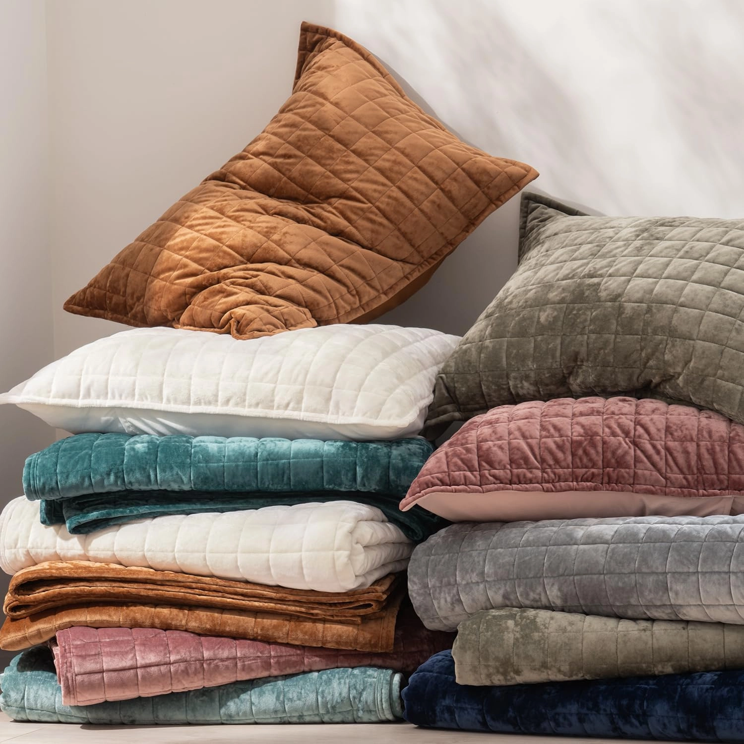 RECYCO Luxury Velvet Quilt Set King Size, Lightweight Velvet Comforter Set, Oversized Bedspread Coverlet Quilted Bedding Set, with 2 Matching Pillow Shams, for All Season, Cream White