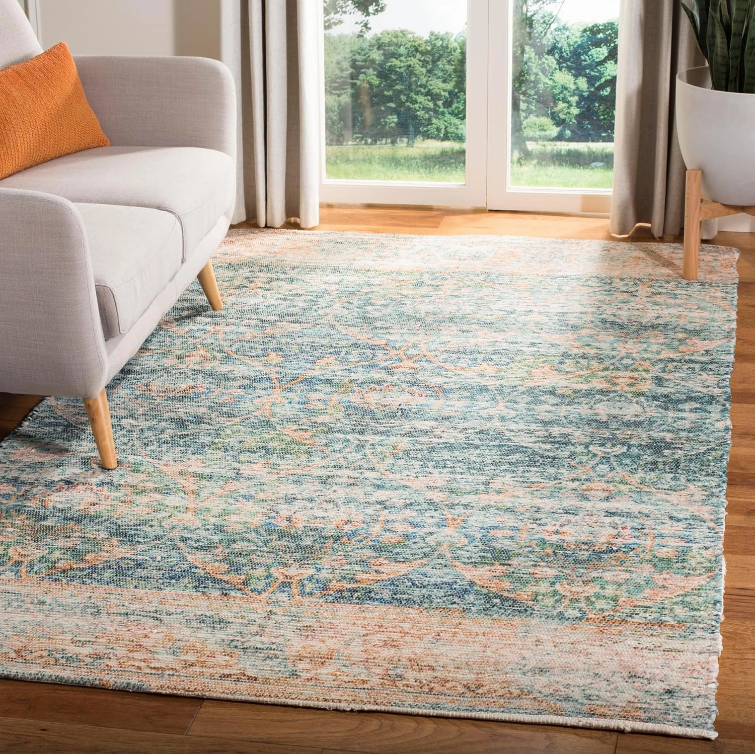SAFAVIEH Saffron Collection Accent Rug - 4' x 6', Turquoise & Peach, Handmade Boho Chic Distressed Cotton, Ideal for High Traffic Areas in Entryway, Living Room, Bedroom (SFN563A)