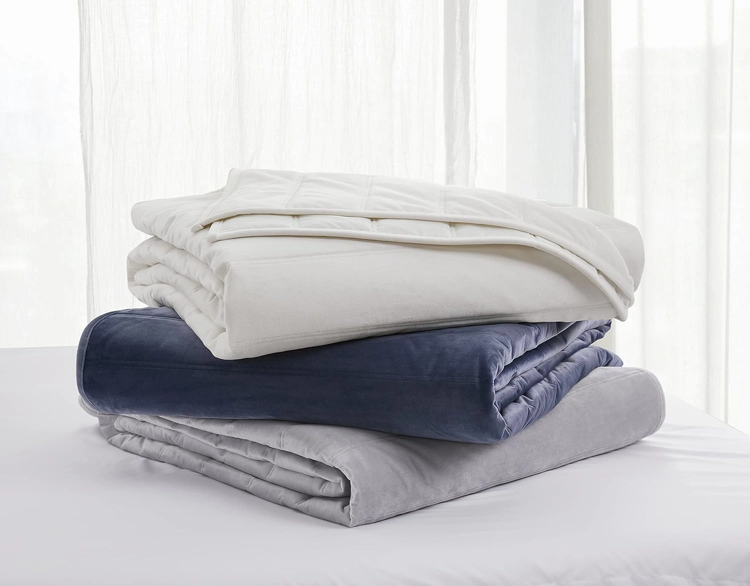 Tahari Home - Queen Quilt, Ultra-Soft Quilted Velvet Bedding, Medium Weight & Ideal for All Seasons (Midnight Blue, Queen)