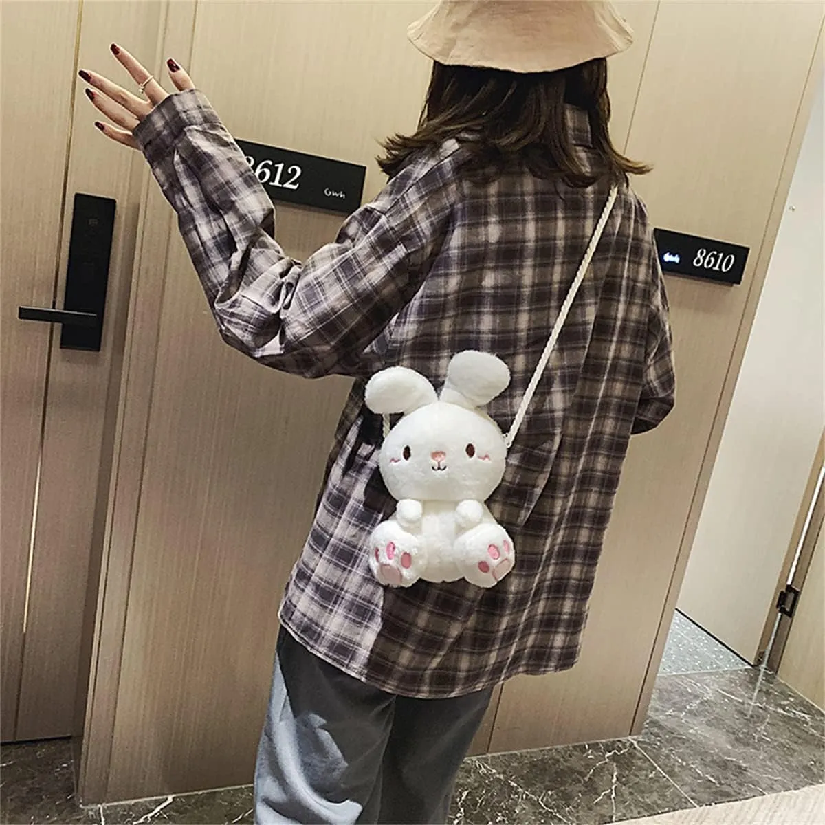 Women Plush Shoulder Bag Makeup Cosmetic Storage Bag with Strap Cute Rabbit Handbag Bag Organizer